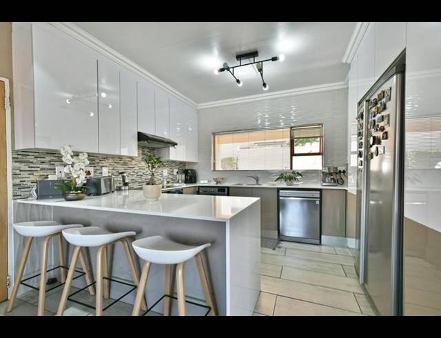 3 BEDROOM CLUSTER FOR SALE IN GLENVISTA